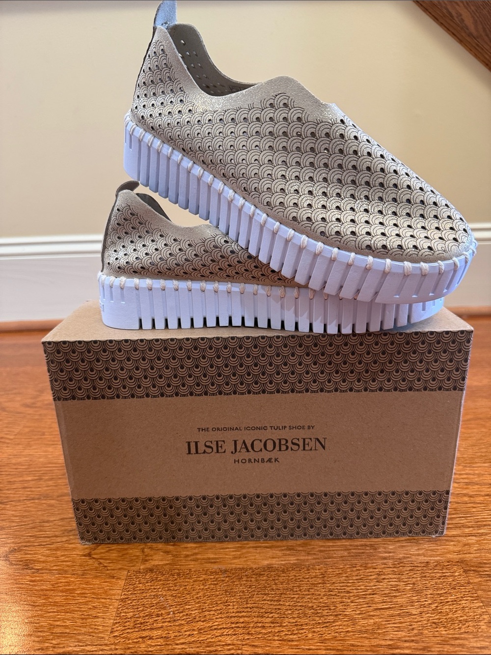 Ilse Jacobsen Tulip Women’s Slip-On Perforated Shoe — Gold & White